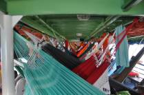 Mosaico de redes coloridas no barco Luiz Afonso, a caminho de Santarém